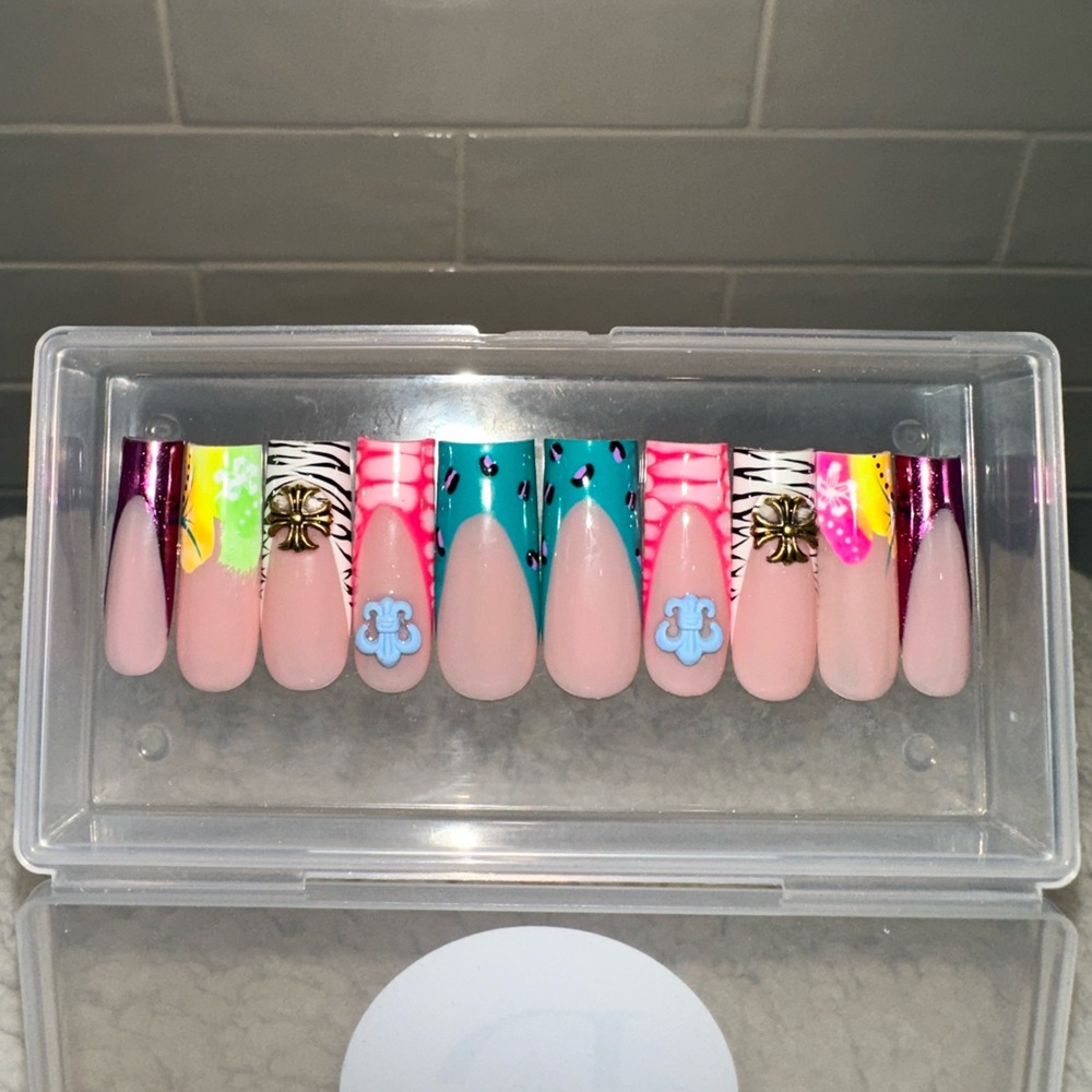 Colorful Nail Art Set with Animal Print